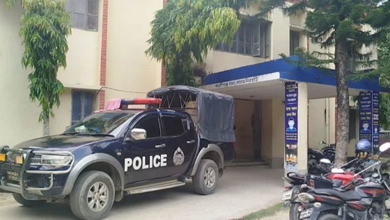 স্ত্রীর ফোনে কে কল করেছে জানতে চাওয়ায় স্ত্রীর কাঁচির আঘাতে প্রাণ গেল স্বামীর