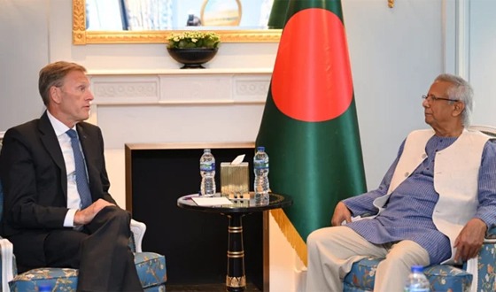 প্রধান উপদেষ্টার সঙ্গে এয়ারবাসের নির্বাহী ভাইস প্রেসিডেন্টের সাক্ষাৎ