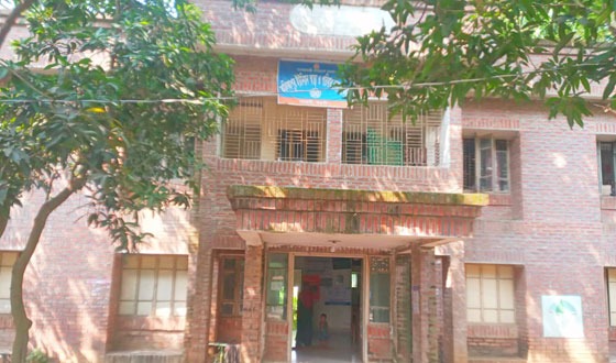 আত্রাইয়ের স্বাস্থ্য ও পরিবার কল্যাণ কেন্দ্র ঈদের ছুটিতেও সচল