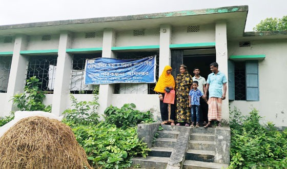 মান্দার ছোটমুল্লুক স্বাস্থ্য কেন্দ্র ,ফার্মাসিস্টের বিরুদ্ধে দায়িত্বহীনতার অভিযোগ