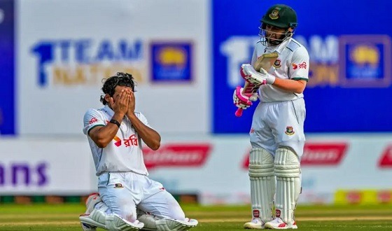 মুশফিক-শান্তর সেঞ্চুরিতে গলে হাসিমুখে দিন শেষ করলো টাইগাররা