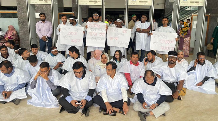 আবারও কাফনের কাপড় পড়ে এনবিআরে কলম বিরতি