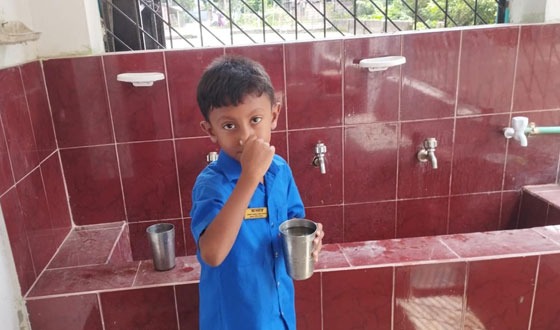 কালীগঞ্জে প্রাথমিক বিদ্যালয়ে শিক্ষক শিক্ষার্থীরা দূর্গন্ধ পানি খাচ্ছে