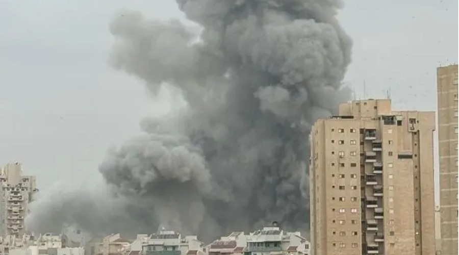 ইসরায়েলে ইরানের ক্ষেপণাস্ত্র হামলায় নিহত ৩