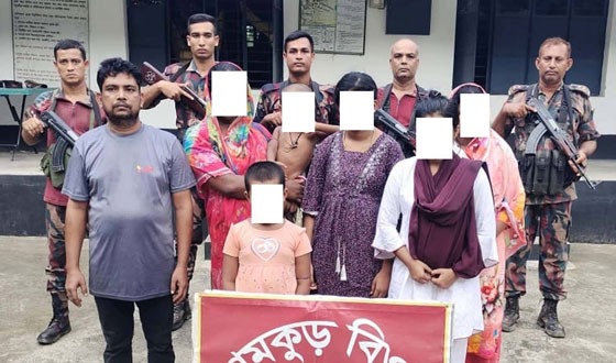 মহেশপুর সীমান্তে মদ গাজাসহ আটক ১৩