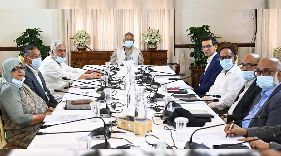 সরকারি ভবনের ছাদে সোলার প্যানেল বসানোর নির্দেশ প্রধান উপদেষ্টার