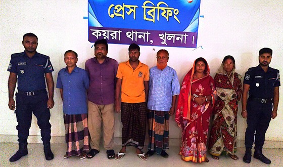 কয়রায় বিষযুক্ত চিংড়ি সহ আটক ৬