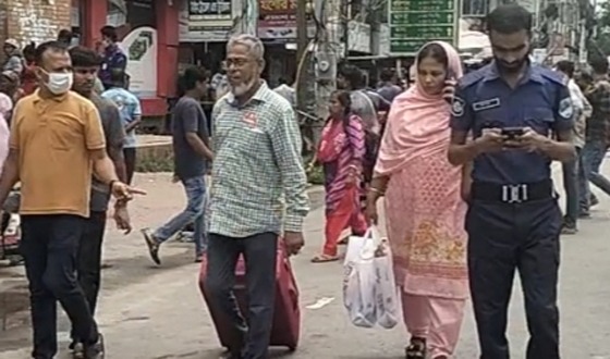 ভারতে পালানোর সময় বেনাপোলে আ’লীগ নেতা আটক