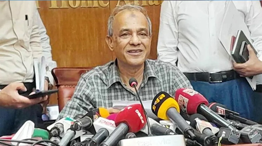 উপদেষ্টা আসিফের অস্ত্র বিভ্রান্তি: এটা জাস্ট একটা ভুল—স্বরাষ্ট উপদেষ্টা