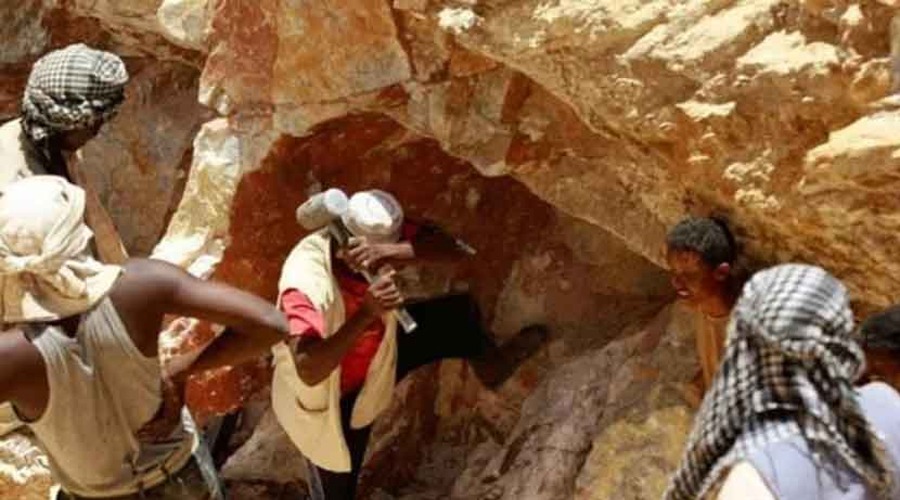 স্বর্ণের খনি ধসে নিহত ১১ জন