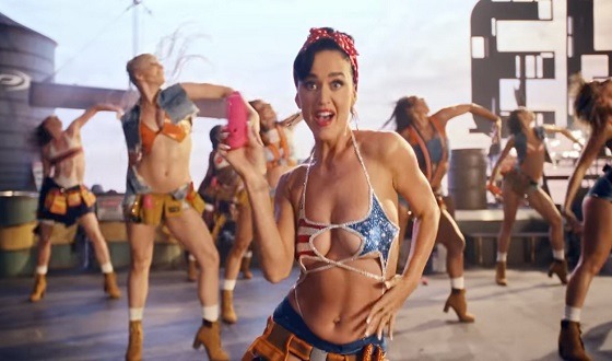 এবার মহাকাশে যাচ্ছেন কেটি পেরি