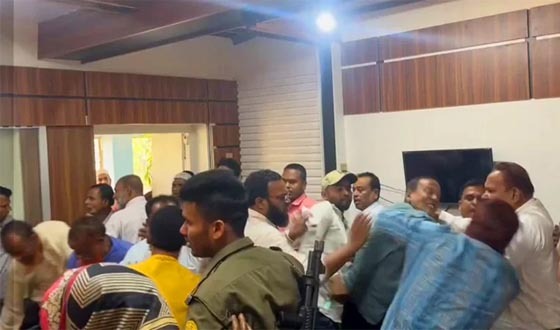 ইউএনওর কক্ষে ঢুকে জামায়াত নেতাদের বেধড়ক মারলেন বিএনপি নেতারা