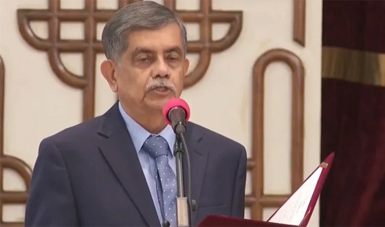 নতুন উপদেষ্টা হিসেবে শপথ নিলেন সি আর আবরার