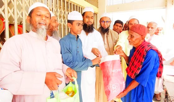 বাবুগঞ্জে ইসলামী আন্দোলন বাংলাদেশ'র উদ্যোগে খাদ্য সামগ্রী বিতরণ