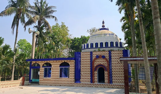 মেঘনা নদীবেষ্টিত ঐতিহ্যের চিহ্ন চাঁদপুরের বাখরপুর জামে মসজিদ