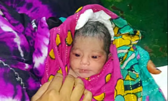 লঞ্চে জন্ম নেয়া শিশুটির আজীবন যাতায়াত ফ্রি ঘোষণা