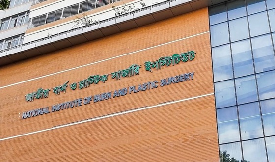 নারায়ণগঞ্জে গ্যাসের আগুনে স্বামী-স্ত্রীসহ দগ্ধ ৩