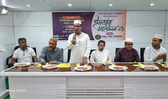 পাবনার সাংবাদিকদের সম্মানে শেকড় ফাউন্ডেশনের ইফতার