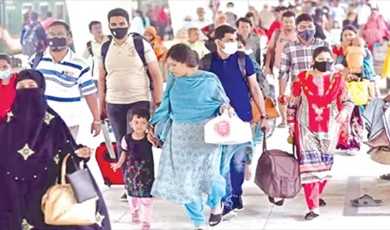 ঈদযাত্রায় বাড়ি ফিরছে মানুষ