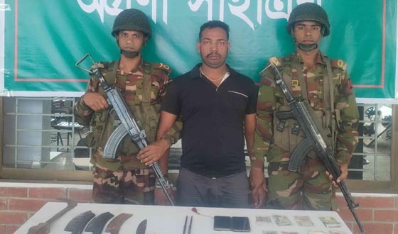 কালিগঞ্জে দেশীয় অস্ত্র ও বিদেশি টাকাসহ আটক ১