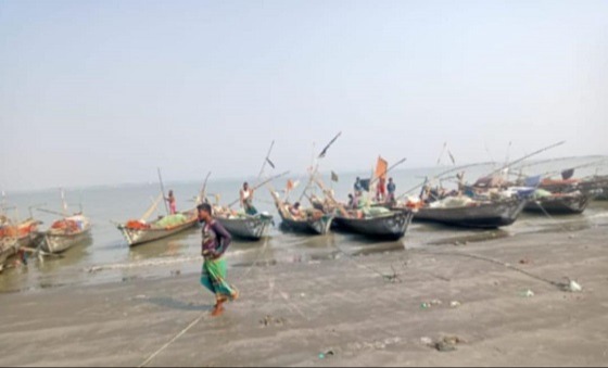 মতলবের মেঘনায় মাছ ধরতে জেলেরা আজ নামছেন