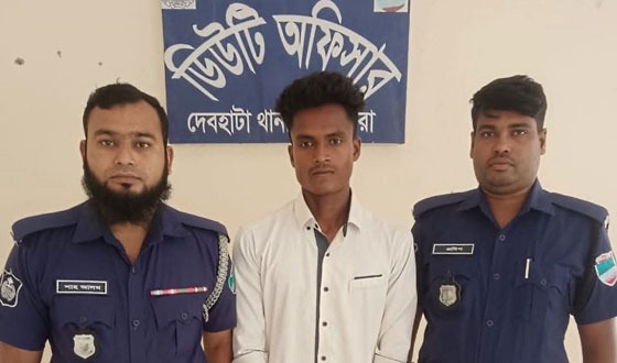 দেবহাটায় পুলিশের অভিযানে আটক ১