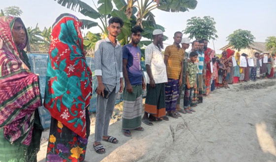 আশাশুনিতে মিথ্যা ও ষড়যন্ত্রমূলক মামলা থেকে রক্ষার দাবীতে মানববন্ধন