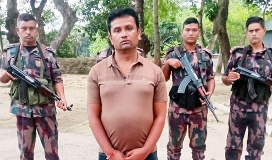 মহেশপুরে ভারতীয় রুপি-টাকা রিয়েলসহ ভারতীয় যুবক আটক