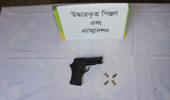 হাজীগঞ্জে ৯ এমএম পিস্তল এবং এ্যামুনিশন উদ্ধার