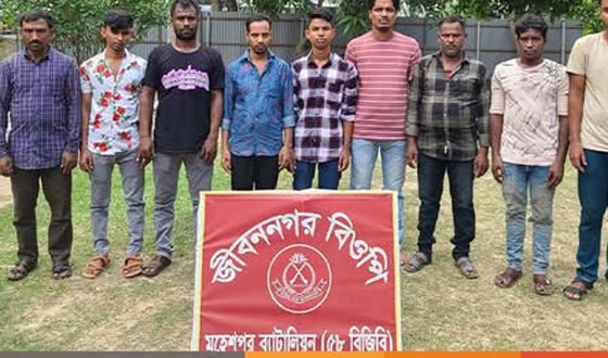 মহেশপুর সীমান্তে গাজা-মদসহ ২২ বাংলাদেশি আটক