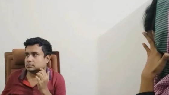 রাবি শিক্ষকের কক্ষ থেকে আপত্তিকর অবস্থায় ছাত্রীকে উদ্ধার