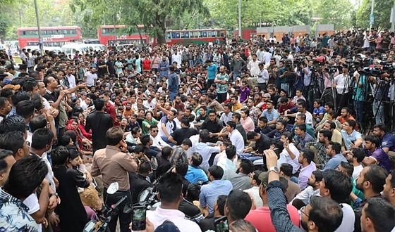 শাহরিয়ার হত্যার: ঢাকা বিশ্ববিদ্যালয় ছাত্রদলে বিক্ষোভে, ক্লাস-পরীক্ষা বন্ধ