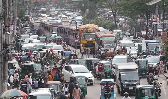 টানা ৩০ ঘণ্টা কাকরাইলে সড়ক অবরোধ, রাজধানীজুড়ে তীব্র যানজট