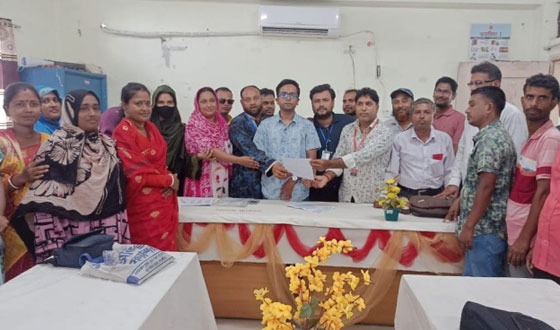 আশাশুনিতে বিভিন্ন দাবীতে স্বাস্থ্য সহকারীদের স্বারকলিপি প্রদান