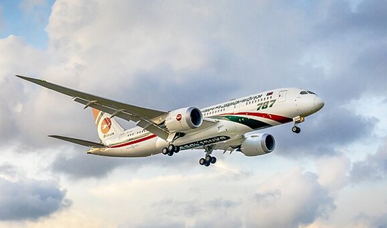 বিমান উড্ডয়নের সময় পড়ে গেল চাকা, যাত্রী ছিল ৭১