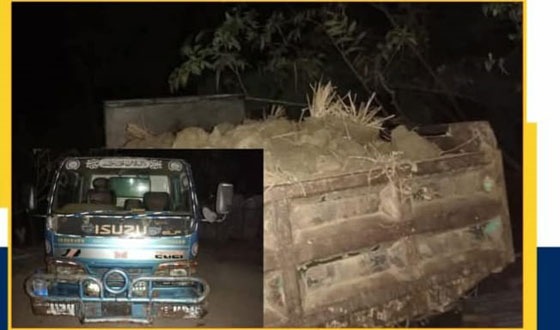 ঈদগাঁওতে টপ সয়েল লুটকালে ডাম্পার জব্দ