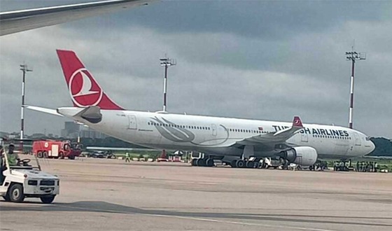 ২৯০ জন যাত্রী নিয়ে উড্ডয়নের পরেই ঢাকায় উড়োজাহাজে আগুন