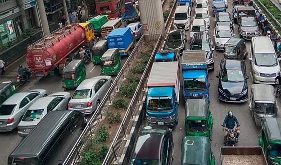 ঢাকায় বৃষ্টি আর অবরোধের জটিলতায় তীব্র যানজট