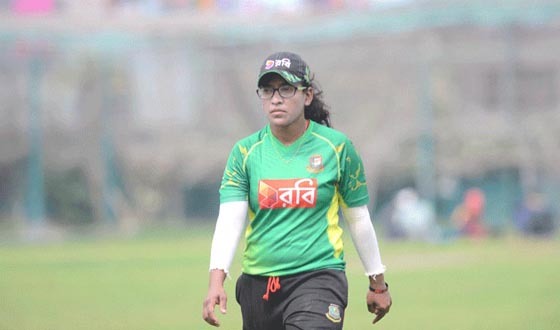 জাতীয় দল থেকে ছিটকে পড়ে বিসিবির জবাব চান রুমানা আহমেদ