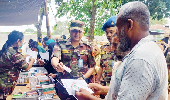 রাণীনগরে সেনাবাহীনির ফ্রি চিকিৎসা ক্যাম্প অনুষ্ঠিত