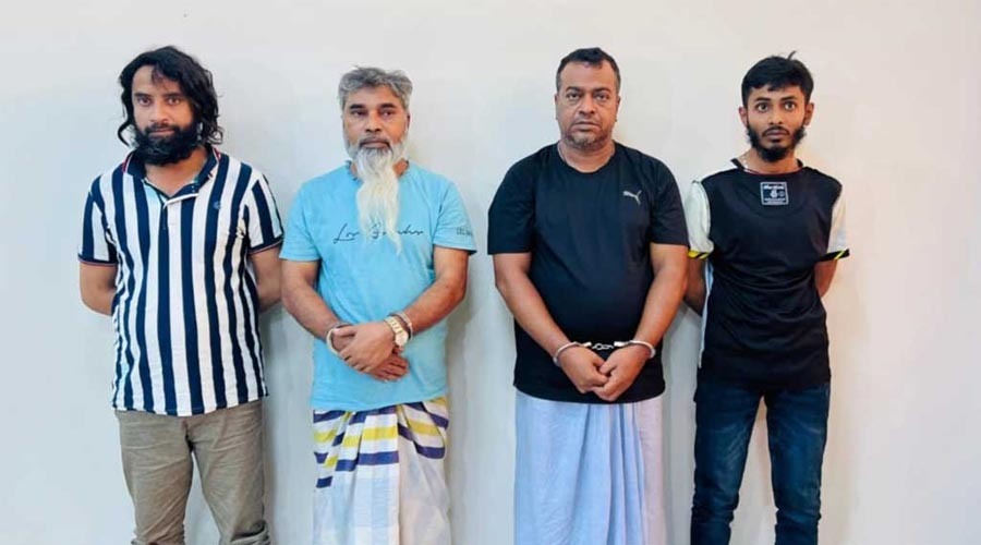 সেনাবাহিনীর বিশেষ অভিযানে শীর্ষ সন্ত্রাসী সুব্রত বাইন, মোল্লা মাসুদসহ গ্রেপ্তার ৪