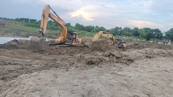 পুঠিয়ায় প্রশাসনের যোগসাজশে অবৈধ পুকুর খনন