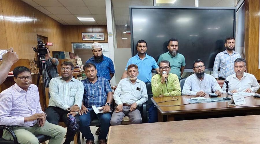 সচিবালয় কর্মচারীদের নতুন কর্মসূচি, উপদেষ্টাদের কাছে স্মারকলিপি প্রদান