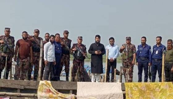 পোরশায় পূনর্ভবা নদীতে সুতিজাল অপসারণে অভিযান, ১৬টি জাল পুড়িয়ে ধ্বংস