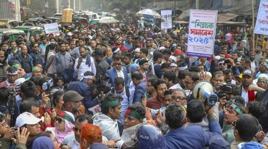 দাবি আদায়ে আজ তীব্র আকারে আন্দোলনে নামবে প্রাথমিকের সহকারী শিক্ষকরা