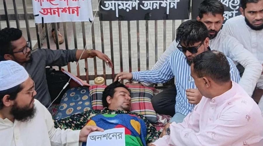 ১২৩ ঘণ্টার অনশনেও অনড় তারেক, নিয়মের বাইরে কিছু নয় বলে জানালো কমিশন