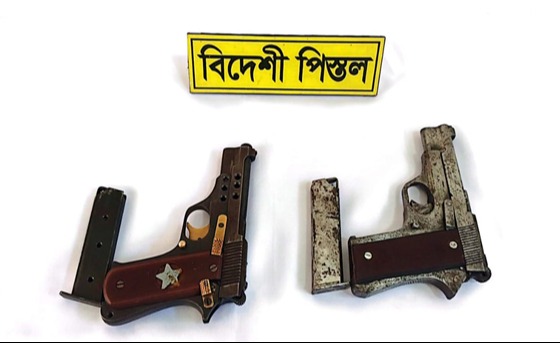 কেরাণীগঞ্জে র‌্যাবের অভিযানে ২ টি বিদেশি পিস্তল ও ২ টি ম্যাগাজিন উদ্ধার