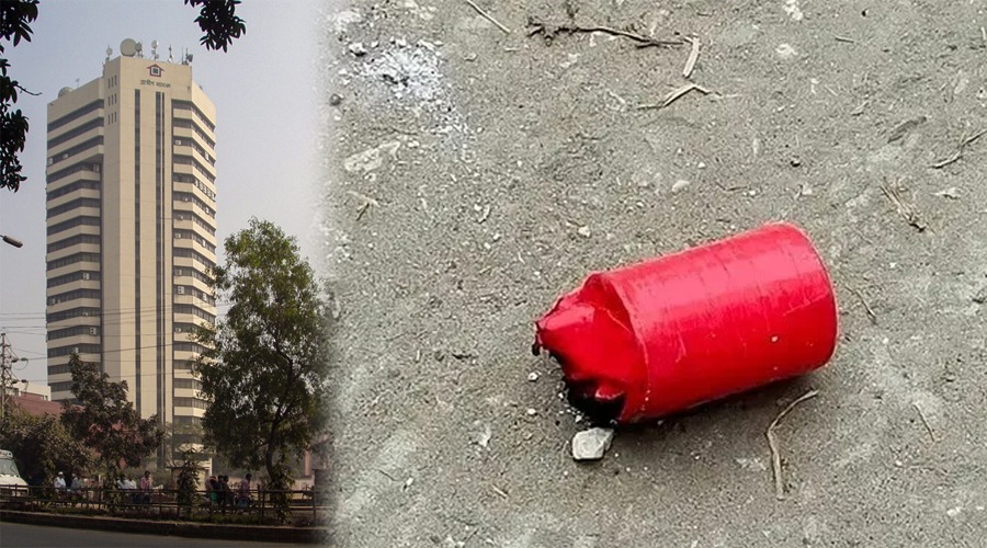 গ্রামীণ ব্যাংকের সামনে ককটেল বিস্ফোরণ করল দুর্বৃত্তরা