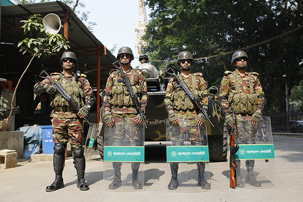 আন্তর্জাতিক অপরাধ ট্রাইব্যুনালের সামনে আইনশৃঙ্খলা বাহিনীর কঠোর নিরাপত্তা