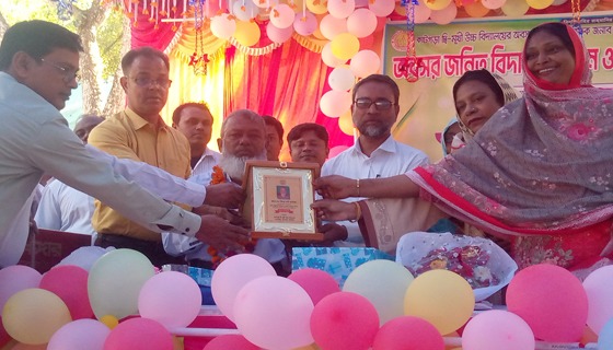 সুন্দরগঞ্জের কাটগড়া স্কুলের অবসর প্রধান শিক্ষকের বিদায় সংবর্ধনা